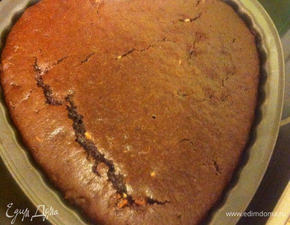 Выпекать 40-60 минут, готовность проверить лучинкой, достать и остудить в форме. По желанию посыпать сахарной пудрой или смазать теплым абрикосовым джемом. Приятного чаепития!