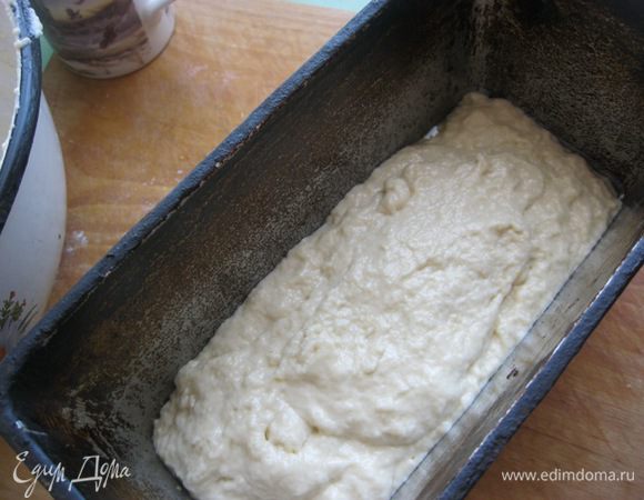 Форму смазать растительным маслом, выложить тесто в форму.
Выпекать в разогретой духовке 40-45 минут (в зависимости от вашей духовки)
