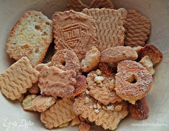 Собирала битое печенье (даже кекса кусочек) для шоколадной колбасы, но вот захотелось конфеты сделать.