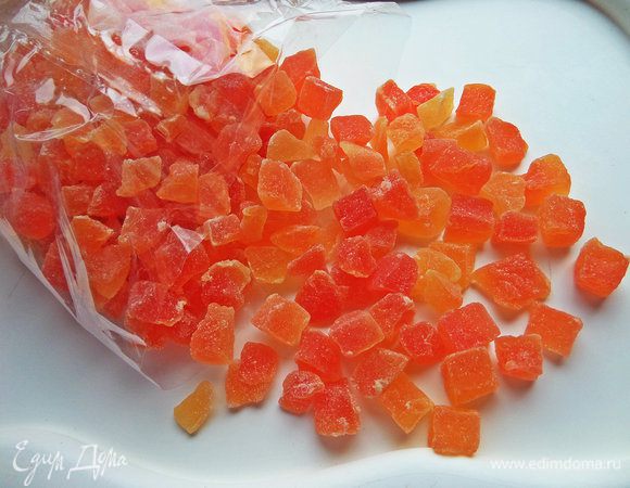 Для начинки я решила взять цукаты из папайи.