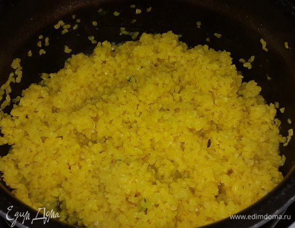 На гарнир я отварила дробленый булгур с добавлением оливкового масла, соли и куркумы.

 А вообще, это может быть паста, рис или кускус.