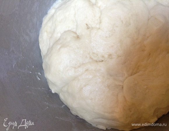 Тесто накрыть и поставить в теплое место.
Дать ему подняться, обмять и дать еще раз подняться.