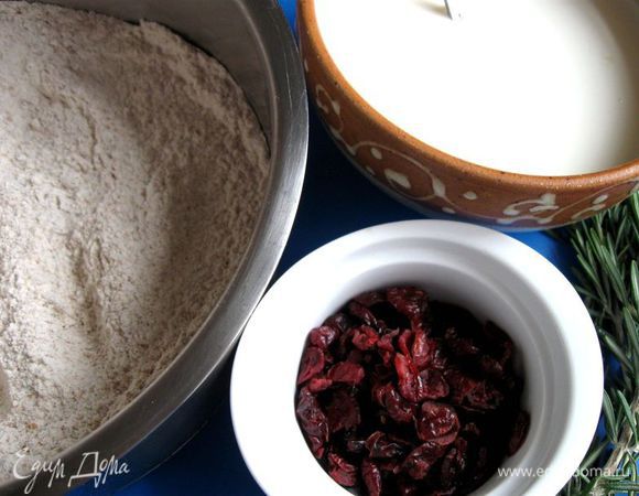 Сделать пахту. В молоко добавить лимонный сок, перемешать, молоко свернется, дать постоять минут 5 до загустения.  
