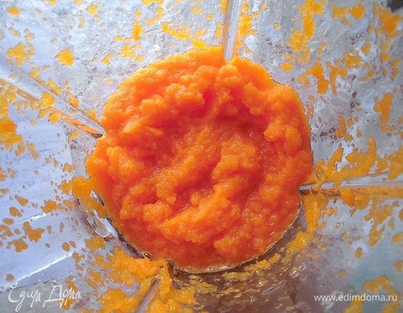 Для приготовления тыквенного пюре тыкву очистить, измельчить и взбить в блендере с небольшим количеством воды.