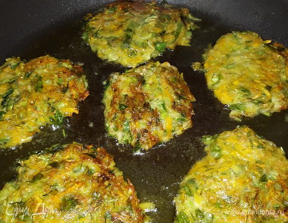 Вот такие оладьи были задуманы, но так как они не задались, то мы съели эту единственную партию, "заморили червячка".

