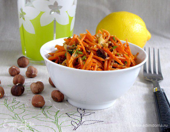 Полить заправкой салат, перемешать и дать настояться 15 минут. Приятного аппетита!