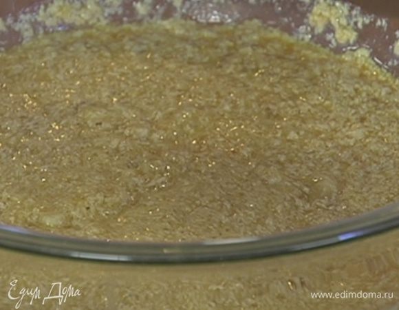 Добавить бананы и измельчить все блендером.