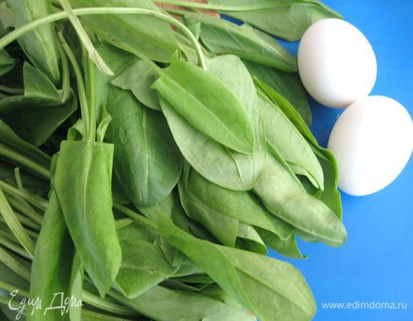 Щавель помыть, картофель почистить. 