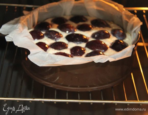 Выпекать в разогретой до 180-200 градусов духовке до готовности (примерно 50 минут). Дать полностью остыть.