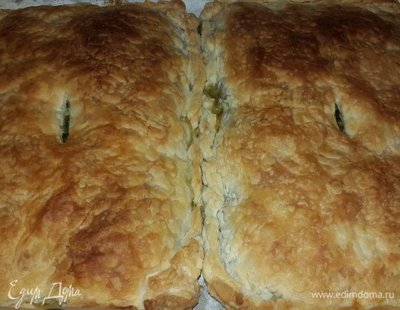 Вот такая красота получилась. А аромат стоял, волшебный!

Даём пирогам немного отдохнуть, чтобы они легко отошли от бумаги и подаём к столу.