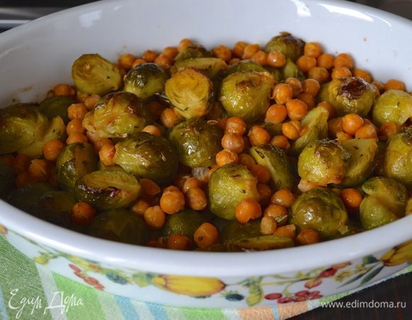 Запекать 20-25 минут пока капуста не покроется легкой золотистой корочкой.