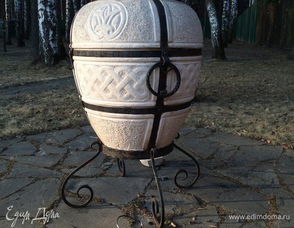 Овощи моем, режем, как кому нравится, картофель не режем. Овощи не солим!
Насаживаем на шампуры фазана и овощи.