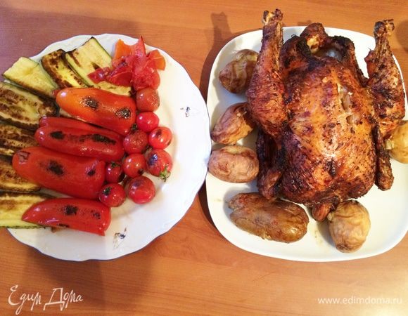 Фазан получился деликатнейшим - нежное, сочное темное мясо просто тает во рту, корочка тонкая, хрустящая и острая. Печеные овощи, как нельзя лучше аккомпанируют основному блюду. Ну и, конечно, все с легким ароматом дымка 