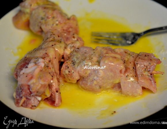 Затем в яичной смеси с солью и черным перцем.
