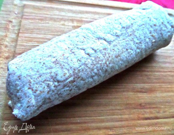 Сворачиваем таким образом две порции.