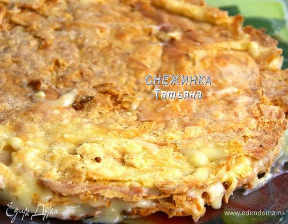 Верхний корж не смазываем. Оставляем пропитаться.