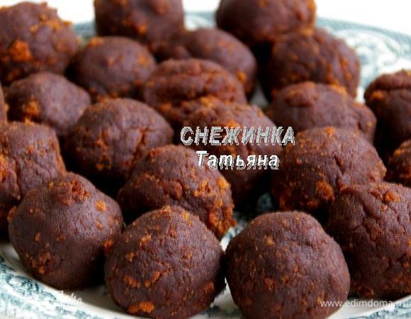 Отщипываем небольшие кусочки «теста» и катаем шарики. У меня вышло 20 шариков, как раз нужное количество. Можно их хорошо охладить, а можно и сразу использовать в дело.