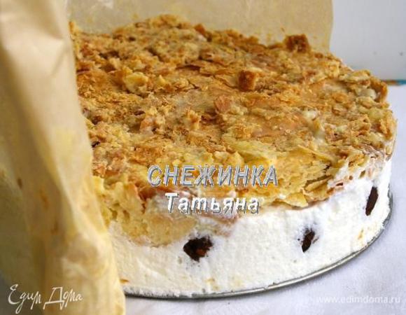 К этому времени заготовка в холодильнике уже хорошо застыла. Извлекаем её из формы и снимаем бумагу.