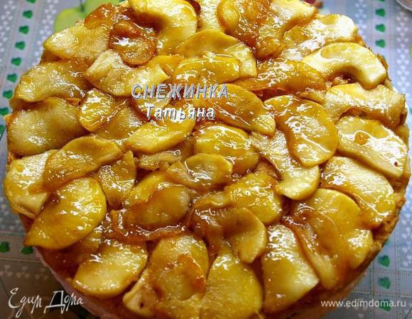 Укладываем слой яблок.