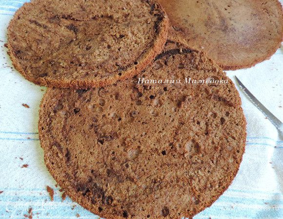 А вот и разрез нашего бисквита. Удачных вам кулинарных шедевров на его основе! И, конечно же, приятного аппетита!