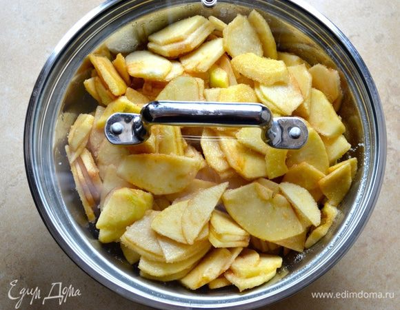 Накрыть миску тарелкой или крышкой и оставить на 1-2 часа.