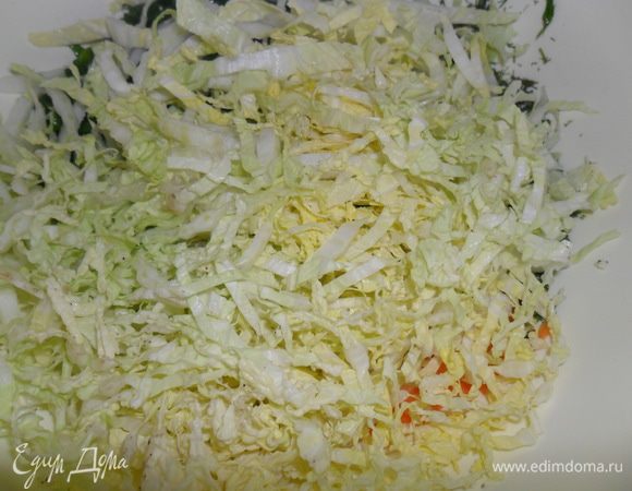 Добавить мелко нарезанную пекинку.