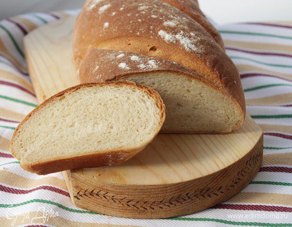 Готовый батон остудить на решетке.