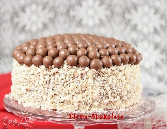 Торт готов. Шоколадные торты лучше раскрывают свой вкус на 2-3 день, поэтому его можно испечь заранее. Последние кусочки – самые вкусные.