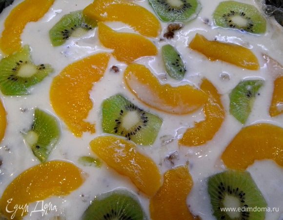Следующий слой-киви и персики.