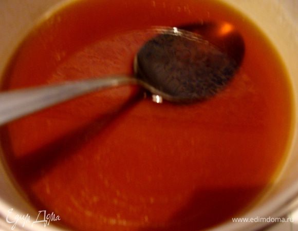 Сахар и воду довести до кипения, снять с огня. Потом добавить мед и растворить его полностью.