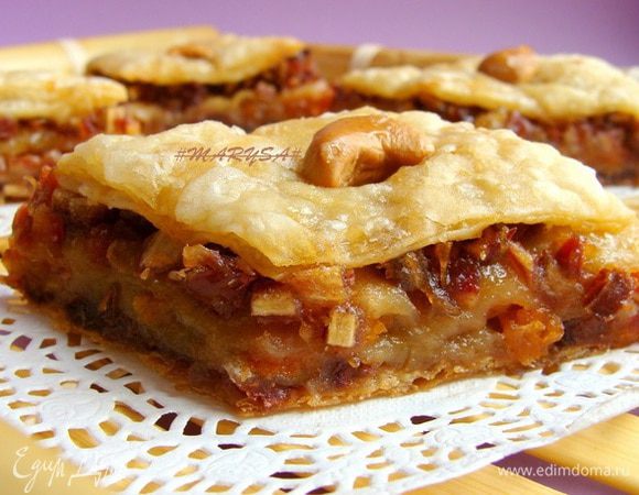 Утром порезать пахлаву на кусочки и можно наслаждаться.