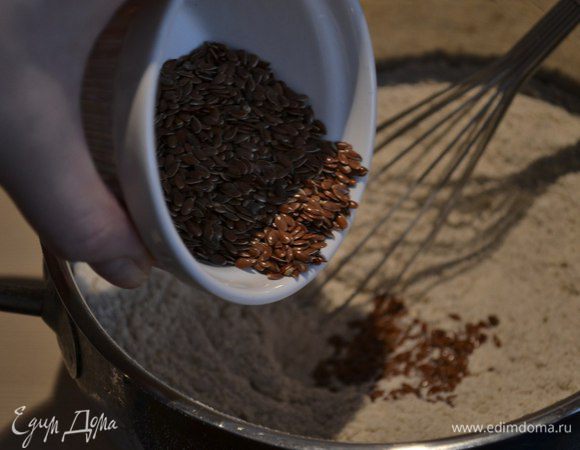 Туда же льняные семечки.