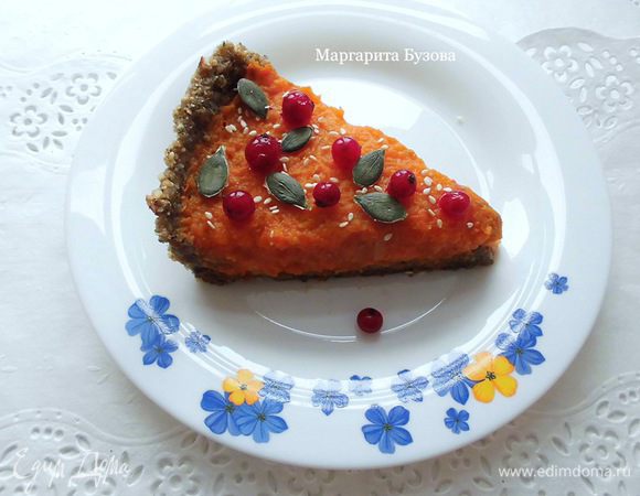 Готовый пирог нарезать, украсить по вкусу и подавать к столу. Приятного аппетита!