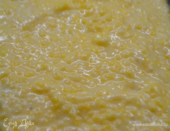 Выложить содержимое кастрюли. Запечь при Т 180 градусов 30 минут.