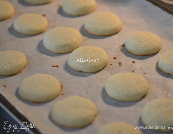 Готовые печенье достать из духовки, дать остыть.