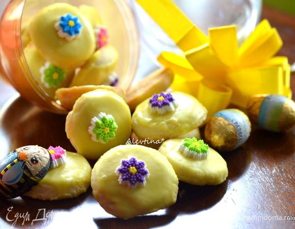 Подаем к столу или отнести угощать родных и близких, друзей и коллег. Приятного аппетита!
