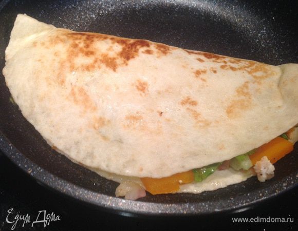 и обжарьте с двух сторон на оставшемся масле до образования румяной корочки.