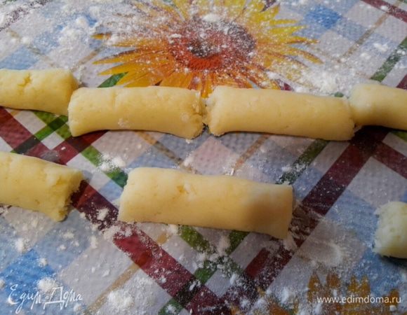 Каждый жгутик нарезаем на 10 частей.