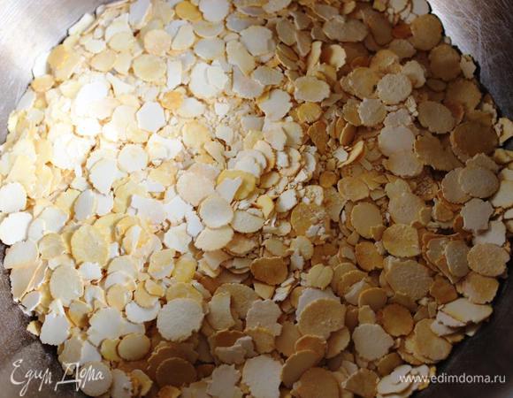 Высыпаем в кастрюлю 2 стакана гороховых хлопьев быстрого приготовления (в ингредиентах просто "горох").