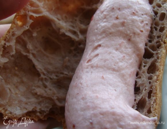 Отсаживаем крем через корнетик или просто ложкой!