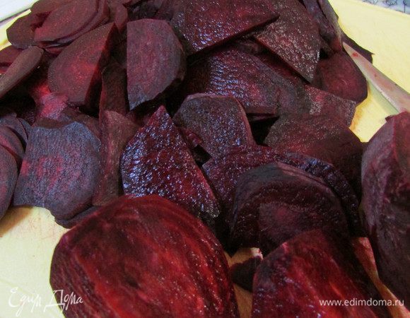 Нарезать пластинами.