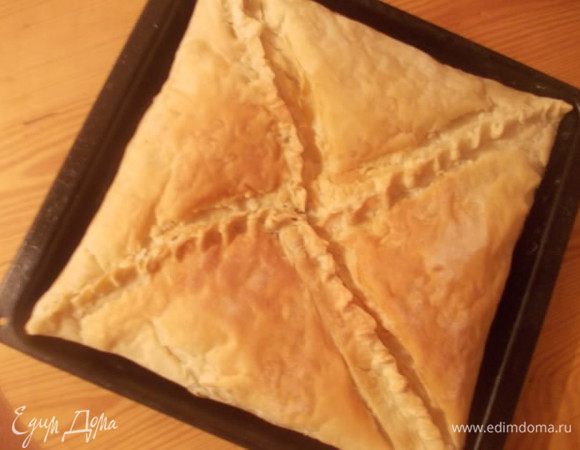 Отправляют в разогретую духовку на 50 минут при 190С. Духовки у всех разные, поэтому смотрите, как только он станет золотистым, вынимайте. 