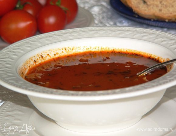 Суп должен стать насыщенным и немного густоватым. Для этого мы дадим ему еще настояться минимум 10 минут. Макароны за это время разбухнут, напитаются томатным соком и придадут нужную густоту. А теперь приступаем к трапезе! Приятного аппетита!