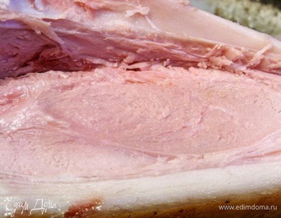 Вот такая она если достать и все. Можно нарезать как ветчину, сочная, тающая во рту, это очень вкусно.