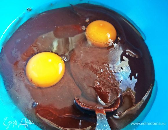 Вбиваем яйца.