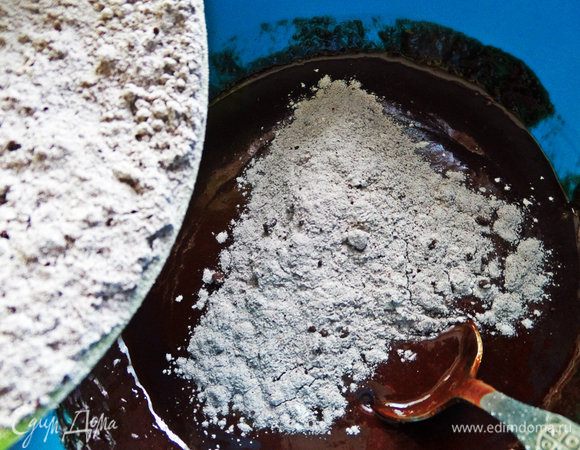 По частям добавляем в растопленные.