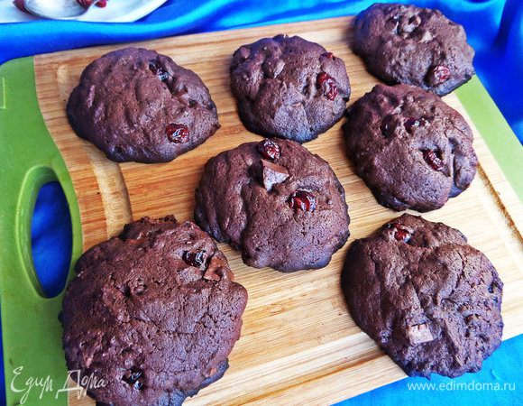 Вначале оно мягкое и пружинистое, но при остывании становится хрустящим.