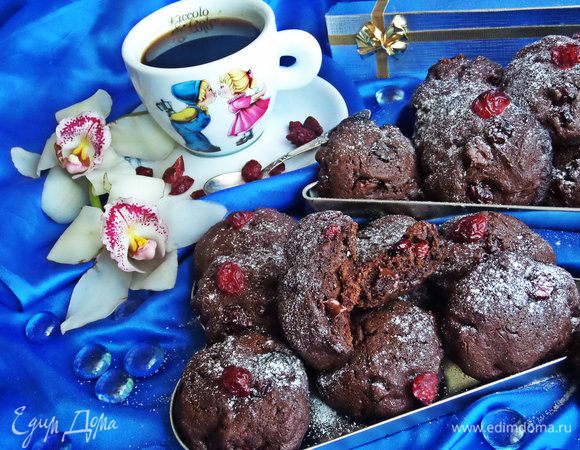 Через 5 минут можно подавать вкусное наишоколаднейшее печенье :)