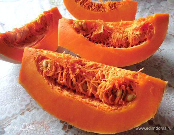 Тыкву очистить и натереть на крупной терке или на терке для корейской моркови. 