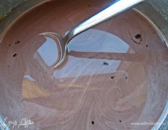 Стараемся растворить все комочки, держим на огне до загустения.